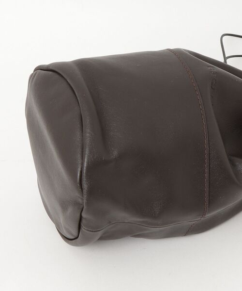 BICASH(ビカーシ)の「BICASH レザー巾着バッグ(B842)(ショルダーバッグ・メンズ・ホワイト/ダークブラウン/ブラック・FREE)」の4枚目の写真