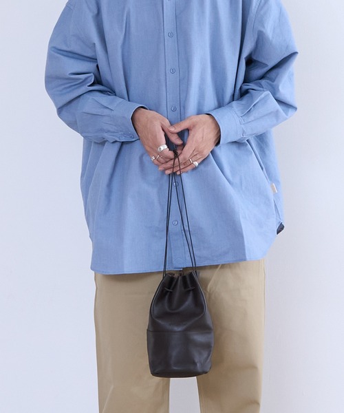 BICASH(ビカーシ)の「BICASH レザー巾着バッグ(B842)(ショルダーバッグ・メンズ・ホワイト/ダークブラウン/ブラック・FREE)」の3枚目の写真