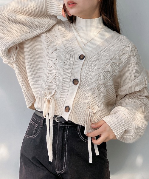 AS KNOW AS plus(アズノゥアズプラス)の「○レースアップ Vネック ケーブルフリルニットカーディガン(カーディガン/ボレロ・レディース・ミント/アイボリー/杢グレー・FREE)」の12枚目の写真