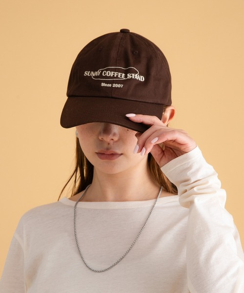 URBAN RESEARCH Sonny Label(アーバンリサーチサニーレーベル)の「エンブロイダリーロゴキャップ(キャップ・レディース・ブラウン/ネイビー/ブルー・ONE)」の6枚目の写真