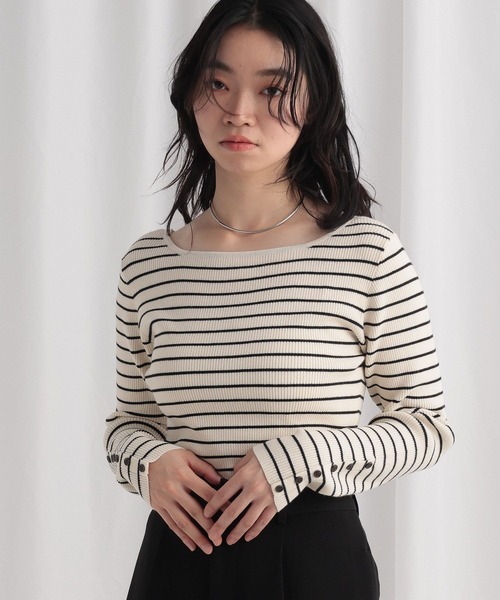 mysty woman（ミスティウーマン）の「ボートネック袖ボタンニット  643356（ニット/セーター・レディース・ピンク/アイボリー/ブラック/グレー系その他・FREE）」の3枚目の写真