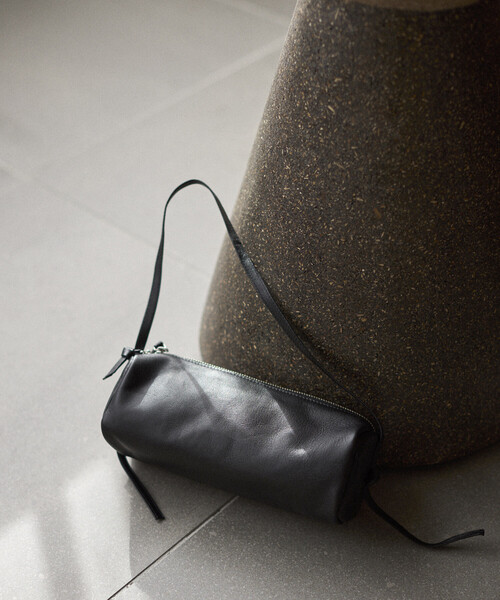 Firsthand（ファーストハンド）の「Firsthand/ファーストハンド レザー ロール ボストンバッグ / 牛革 / 撥水レザー（ボストンバッグ・レディース・ベージュ/ブラック・ONE SIZE）」の8枚目の写真