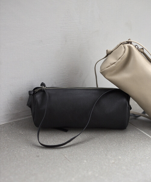 Firsthand（ファーストハンド）の「Firsthand/ファーストハンド レザー ロール ボストンバッグ / 牛革 / 撥水レザー（ボストンバッグ・レディース・ベージュ/ブラック・ONE SIZE）」の10枚目の写真