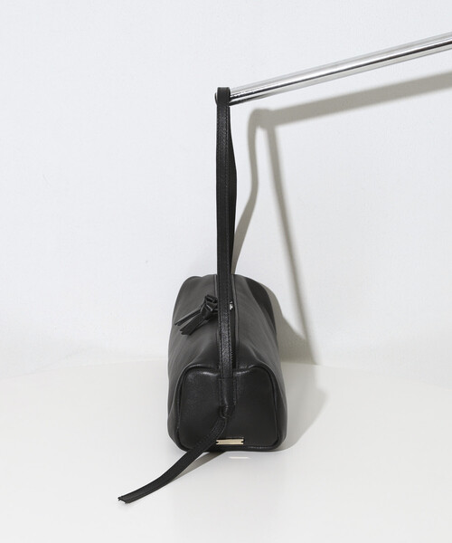 Firsthand（ファーストハンド）の「Firsthand/ファーストハンド レザー ロール ボストンバッグ / 牛革 / 撥水レザー（ボストンバッグ・レディース・ベージュ/ブラック・ONE SIZE）」の17枚目の写真