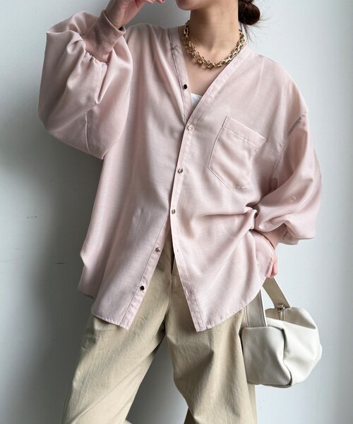 DouDou（ドゥドゥ）の「GOLDボタンVVシャツ（シャツ/ブラウス・レディース・ネイビー/オフホワイト/ピンクベージュ/サックスブルー・FREE）」の22枚目の写真