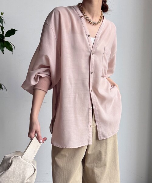 DouDou（ドゥドゥ）の「GOLDボタンVVシャツ（シャツ/ブラウス・レディース・ネイビー/オフホワイト/ピンクベージュ/サックスブルー・FREE）」の21枚目の写真