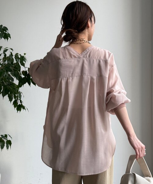 DouDou（ドゥドゥ）の「GOLDボタンVVシャツ（シャツ/ブラウス・レディース・ネイビー/オフホワイト/ピンクベージュ/サックスブルー・FREE）」の19枚目の写真