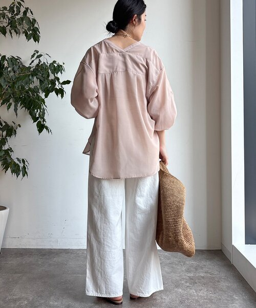 DouDou（ドゥドゥ）の「GOLDボタンVVシャツ（シャツ/ブラウス・レディース・ネイビー/オフホワイト/ピンクベージュ/サックスブルー・FREE）」の14枚目の写真