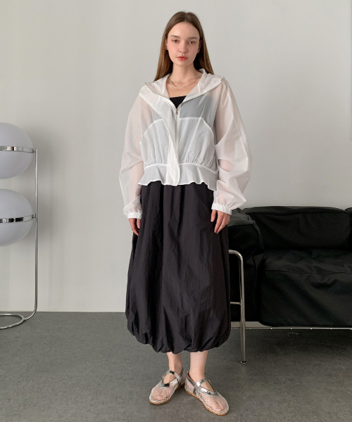 VASCARA(バスカラ)の「Loco Frill Hood Zip-Up Jumper (2colors)(ナイロンジャケット・レディース・スカイブルー/ホワイト・FREE)」の4枚目の写真