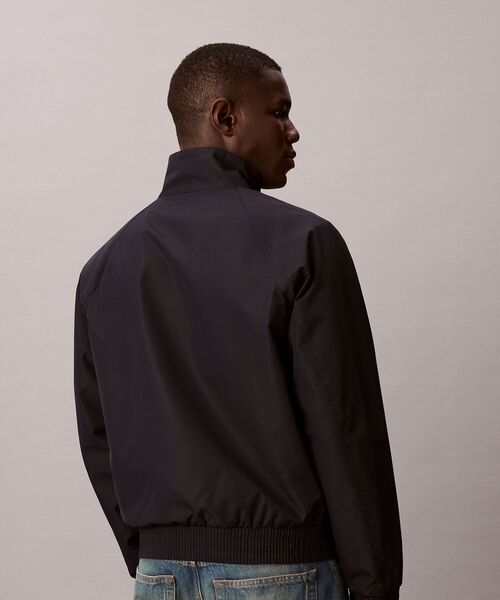 Calvin Klein（カルバン・クライン）の「【ユニセックス】モノグラムジャケット（その他アウター・メンズ・ブラック/ネイビー・XL/S/M/L）」の5枚目の写真