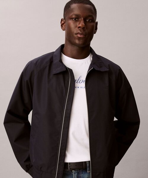 Calvin Klein（カルバン・クライン）の「【ユニセックス】モノグラムジャケット（その他アウター・メンズ・ブラック/ネイビー・XL/S/M/L）」の15枚目の写真