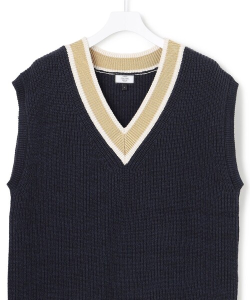 J.PRESS YORK STREET(ジェイプレスヨークストリート)の「【UNISEX】チルデンニット ベスト(ベスト・メンズ・アイボリー系/ネイビー系・LARGE/MEDIUM/SMALL)」の4枚目の写真
