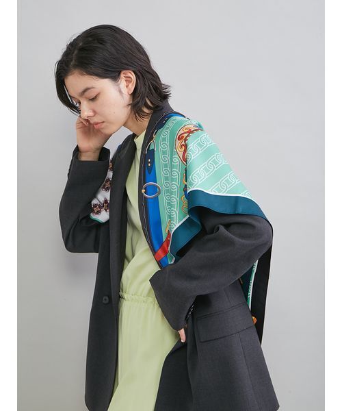 Mila Owen（ミラオーウェン）の「ベルトモチーフ柄スカーフ（バンダナ/スカーフ・レディース・オレンジ/グリーン・F）」の2枚目の写真