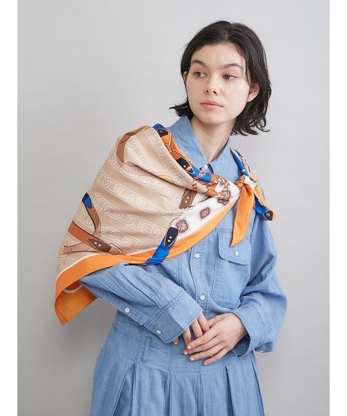 Mila Owen（ミラオーウェン）の「ベルトモチーフ柄スカーフ（バンダナ/スカーフ・レディース・オレンジ/グリーン・F）」の6枚目の写真