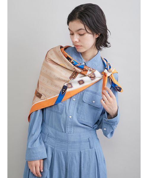 Mila Owen（ミラオーウェン）の「ベルトモチーフ柄スカーフ（バンダナ/スカーフ・レディース・オレンジ/グリーン・F）」の11枚目の写真