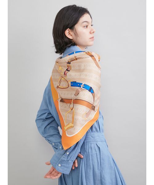 Mila Owen（ミラオーウェン）の「ベルトモチーフ柄スカーフ（バンダナ/スカーフ・レディース・オレンジ/グリーン・F）」の13枚目の写真