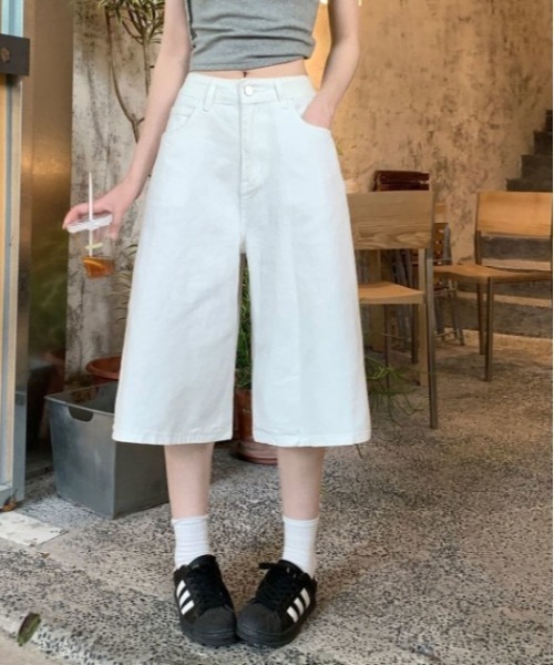 Vini(ヴィニ)の「韓国ストリート デニムキュロットワイドハーフパンツ(デニムパンツ・レディース・ホワイト/ブルー/ブラック・MEDIUM)」の4枚目の写真