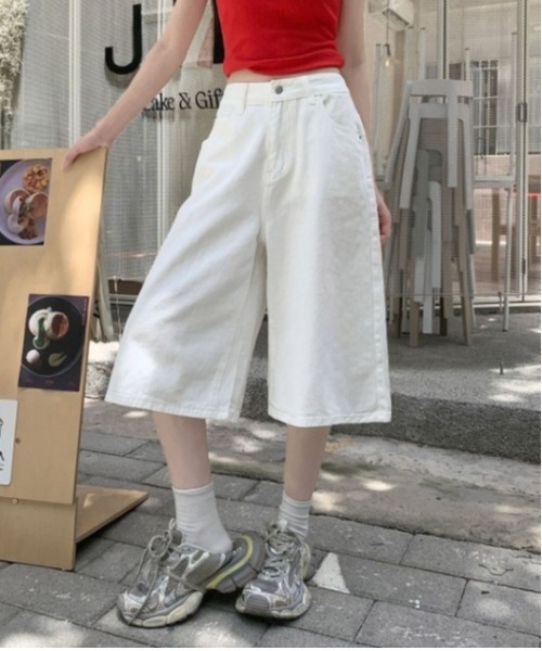Vini(ヴィニ)の「韓国ストリート デニムキュロットワイドハーフパンツ(デニムパンツ・レディース・ホワイト/ブルー/ブラック・MEDIUM)」の7枚目の写真