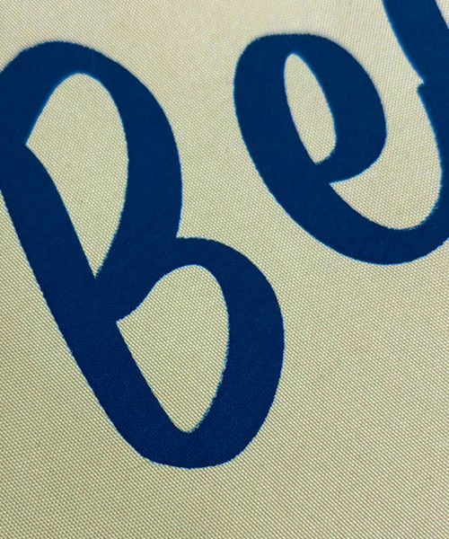 NANEA(ナネア)の「ドローコード付き配色ロゴトートバッグ(トートバッグ・レディース・カーキ/イエロー/ホワイト/ネイビー/レッド・フリー)」の7枚目の写真