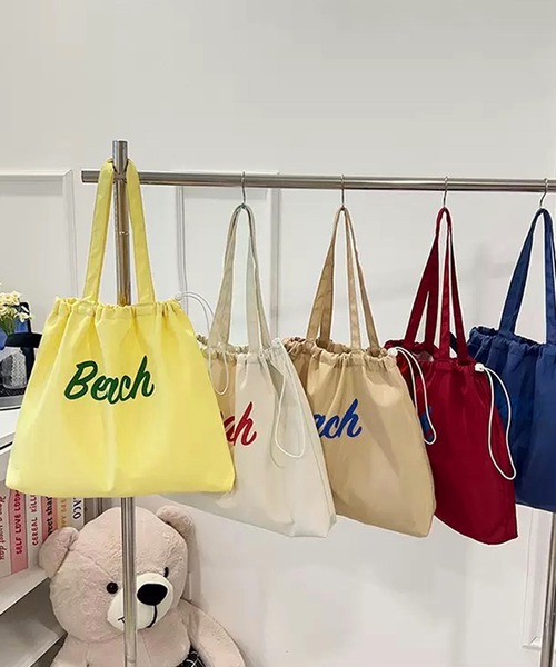 NANEA(ナネア)の「ドローコード付き配色ロゴトートバッグ(トートバッグ・レディース・カーキ/イエロー/ホワイト/ネイビー/レッド・フリー)」の21枚目の写真