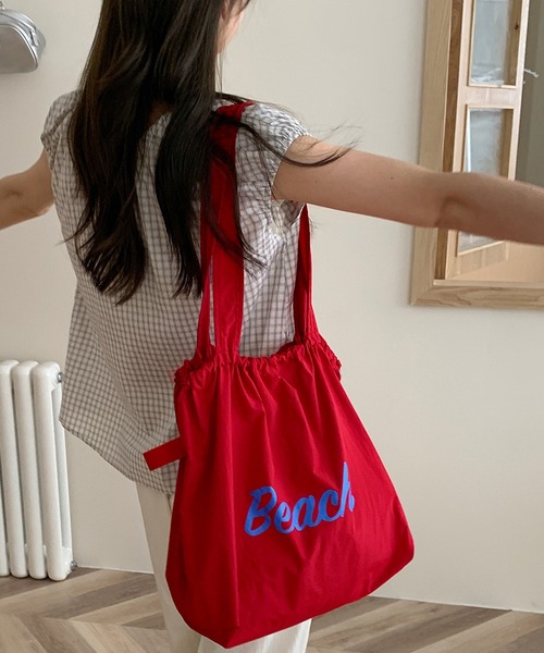 NANEA(ナネア)の「ドローコード付き配色ロゴトートバッグ(トートバッグ・レディース・カーキ/イエロー/ホワイト/ネイビー/レッド・フリー)」の13枚目の写真