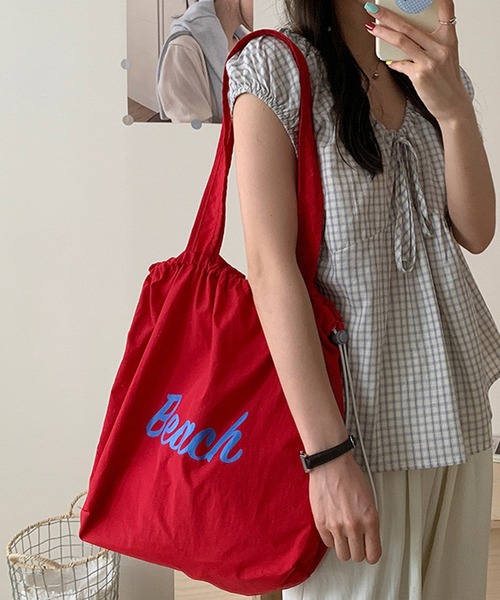 NANEA(ナネア)の「ドローコード付き配色ロゴトートバッグ(トートバッグ・レディース・カーキ/イエロー/ホワイト/ネイビー/レッド・フリー)」の15枚目の写真