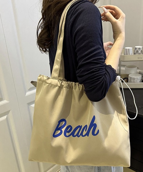 NANEA(ナネア)の「ドローコード付き配色ロゴトートバッグ(トートバッグ・レディース・カーキ/イエロー/ホワイト/ネイビー/レッド・フリー)」の19枚目の写真