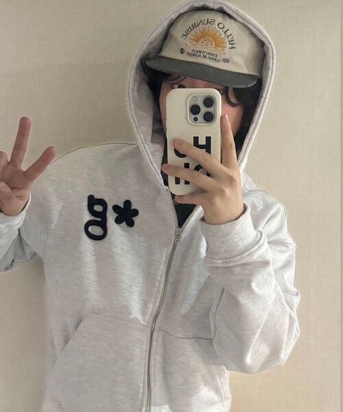 GRUNDEN(グルンデン)の「ハンドワークフードジップアップ (ライトグレー)_G25AUJJP01LG(パーカー・レディース・その他・unisex S/unisex M/unisex L)」の3枚目の写真