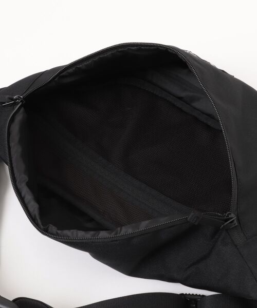 WILD THINGS（ワイルドシングス）の「500mlペットボトルが入る【WILD THINGS】FANNY PACK L ボディバッグ ウエストバッグ（ボディバッグ/ウエストポーチ・メンズ・ブラック/ネイビー/カーキ・ONE SIZE）」の6枚目の写真