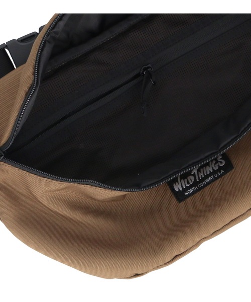 WILD THINGS（ワイルドシングス）の「500mlペットボトルが入る【WILD THINGS】FANNY PACK L ボディバッグ ウエストバッグ（ボディバッグ/ウエストポーチ・メンズ・ブラック/ネイビー/カーキ・ONE SIZE）」の11枚目の写真
