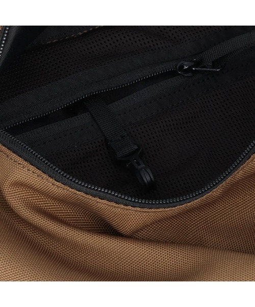 WILD THINGS（ワイルドシングス）の「500mlペットボトルが入る【WILD THINGS】FANNY PACK L ボディバッグ ウエストバッグ（ボディバッグ/ウエストポーチ・メンズ・ブラック/ネイビー/カーキ・ONE SIZE）」の12枚目の写真