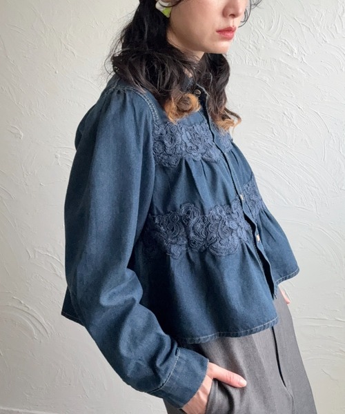 deux amour(ドゥーザムール)の「お花付きデニムブラウス(シャツ/ブラウス・レディース・ブルー/ネイビー・M~L)」の10枚目の写真