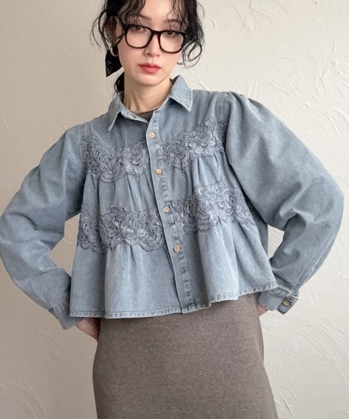 deux amour(ドゥーザムール)の「お花付きデニムブラウス(シャツ/ブラウス・レディース・ブルー/ネイビー・M~L)」の14枚目の写真