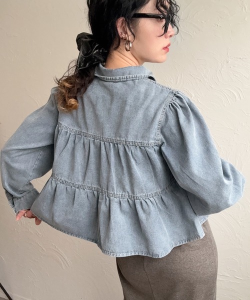 deux amour(ドゥーザムール)の「お花付きデニムブラウス(シャツ/ブラウス・レディース・ブルー/ネイビー・M~L)」の3枚目の写真