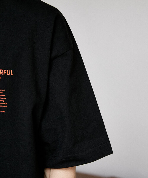 PUBLUX(パブリュクス)の「PUBLUX/パブリュクス <機能性素材>LOVE POP STUDIO CHEERFUL タイポグラフィー Tシャツ 限定展開(Tシャツ/カットソー・メンズ・ブラック/ネイビー/ピンク/ホワイト・LARGE/MEDIUM/SMALL)」の14枚目の写真
