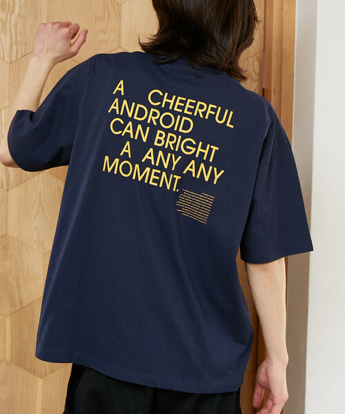 PUBLUX(パブリュクス)の「PUBLUX/パブリュクス <機能性素材>LOVE POP STUDIO CHEERFUL タイポグラフィー Tシャツ 限定展開(Tシャツ/カットソー・メンズ・ブラック/ネイビー/ピンク/ホワイト・LARGE/MEDIUM/SMALL)」の4枚目の写真