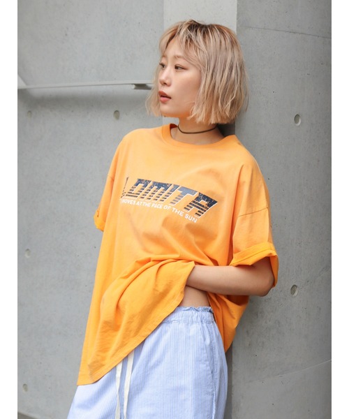 Ungrid(アングリッド)の「ヴィンテージロゴルーズTee(Tシャツ/カットソー・レディース・オレンジ/レッド/アイボリー/チャコールグレー・FREE)」の4枚目の写真