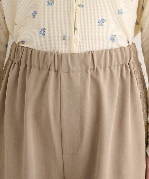 Kastane（カスタネ）の「【一部店舗限定/S.Mサイズ展開】B サイドレーススラックス（スラックス・レディース・ベージュ/グレー・MEDIUM/SMALL）」の10枚目の写真