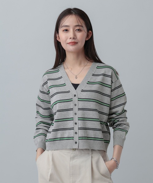 GLOBAL WORK（グローバルワーク）の「MATINEE LINE/レヴィータショートVネックカーディガン/646679（カーディガン/ボレロ・レディース・ベージュ/ネイビー/グレー・LARGE/MEDIUM）」の6枚目の写真