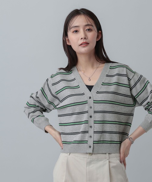 GLOBAL WORK（グローバルワーク）の「MATINEE LINE/レヴィータショートVネックカーディガン/646679（カーディガン/ボレロ・レディース・ベージュ/ネイビー/グレー・LARGE/MEDIUM）」の7枚目の写真