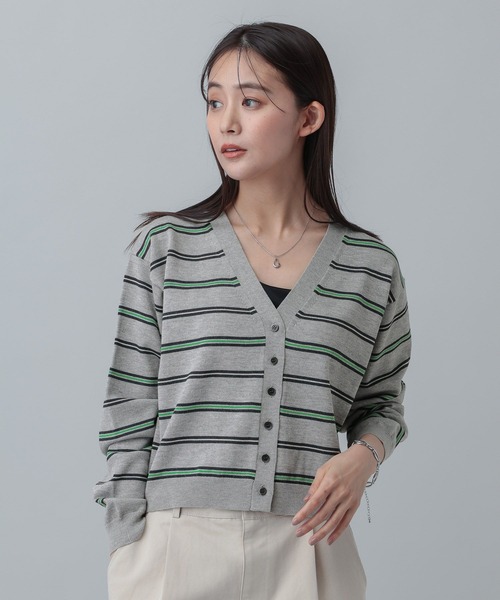 GLOBAL WORK（グローバルワーク）の「MATINEE LINE/レヴィータショートVネックカーディガン/646679（カーディガン/ボレロ・レディース・ベージュ/ネイビー/グレー・LARGE/MEDIUM）」の8枚目の写真