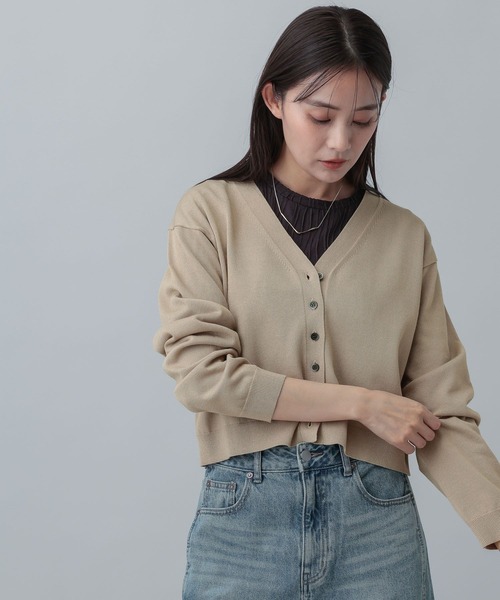 GLOBAL WORK（グローバルワーク）の「MATINEE LINE/レヴィータショートVネックカーディガン/646679（カーディガン/ボレロ・レディース・ベージュ/ネイビー/グレー・LARGE/MEDIUM）」の12枚目の写真