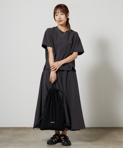 THOUSAND MILE(サウザンドマイル)の「THOUSAND MILE/サウザンドマイル SHORT SLEEVE T-SHIRT & SKIRT SET 4WAYストレッチ ロゴ刺繍セットアップ 2026年 夏 夏服(Tシャツ/カットソー・レディース・ブラック/チャコール・FREE)」の2枚目の写真