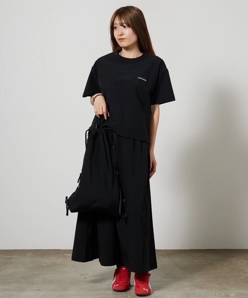 THOUSAND MILE(サウザンドマイル)の「THOUSAND MILE/サウザンドマイル SHORT SLEEVE T-SHIRT & SKIRT SET 4WAYストレッチ ロゴ刺繍セットアップ 2026年 夏 夏服(Tシャツ/カットソー・レディース・ブラック/チャコール・FREE)」の1枚目の写真