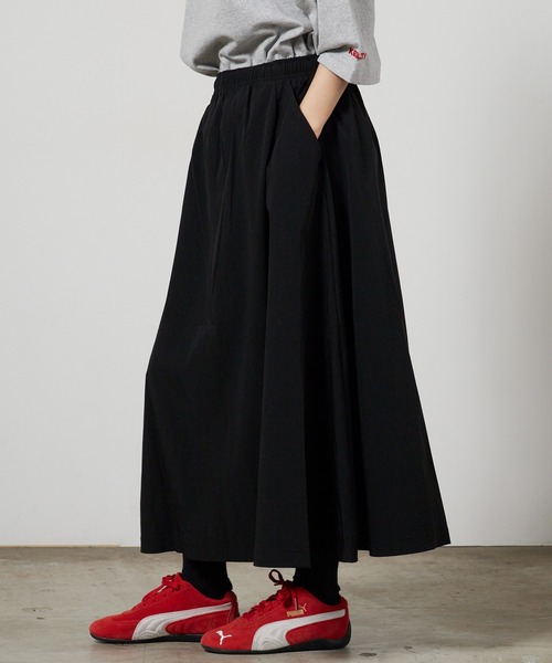 THOUSAND MILE(サウザンドマイル)の「THOUSAND MILE/サウザンドマイル SHORT SLEEVE T-SHIRT & SKIRT SET 4WAYストレッチ ロゴ刺繍セットアップ 2026年 夏 夏服(Tシャツ/カットソー・レディース・ブラック/チャコール・FREE)」の6枚目の写真