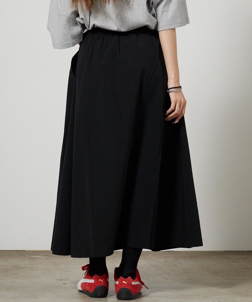 THOUSAND MILE(サウザンドマイル)の「THOUSAND MILE/サウザンドマイル SHORT SLEEVE T-SHIRT & SKIRT SET 4WAYストレッチ ロゴ刺繍セットアップ 2026年 夏 夏服(Tシャツ/カットソー・レディース・ブラック/チャコール・FREE)」の5枚目の写真