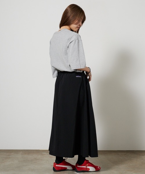 THOUSAND MILE(サウザンドマイル)の「THOUSAND MILE/サウザンドマイル SHORT SLEEVE T-SHIRT & SKIRT SET 4WAYストレッチ ロゴ刺繍セットアップ 2026年 夏 夏服(Tシャツ/カットソー・レディース・ブラック/チャコール・FREE)」の3枚目の写真