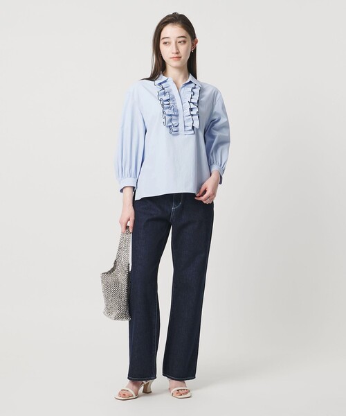 UNITED ARROWS（ユナイテッドアローズ）の「メロー フリル スキッパー パフ ブラウス ‐防しわ 吸水速乾 UVカット 遮熱性 接触冷感 ウォッシャブル‐（シャツ/ブラウス・レディース・ホワイト/ライトブルー/ネイビー・FREE）」の5枚目の写真