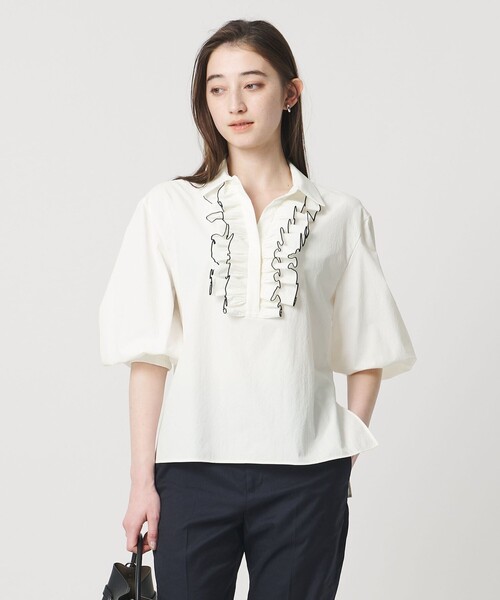 UNITED ARROWS（ユナイテッドアローズ）の「メロー フリル スキッパー パフ ブラウス ‐防しわ 吸水速乾 UVカット 遮熱性 接触冷感 ウォッシャブル‐（シャツ/ブラウス・レディース・ホワイト/ライトブルー/ネイビー・FREE）」の6枚目の写真