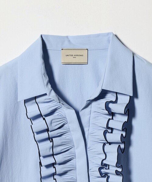 UNITED ARROWS（ユナイテッドアローズ）の「メロー フリル スキッパー パフ ブラウス ‐防しわ 吸水速乾 UVカット 遮熱性 接触冷感 ウォッシャブル‐（シャツ/ブラウス・レディース・ホワイト/ライトブルー/ネイビー・FREE）」の16枚目の写真